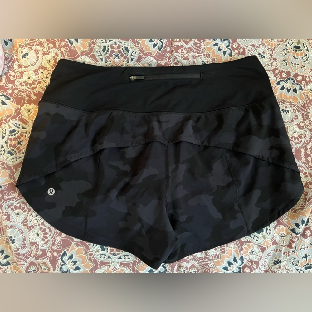 lululemon 2.5 inch high rise size 10 shorts worn a few times.